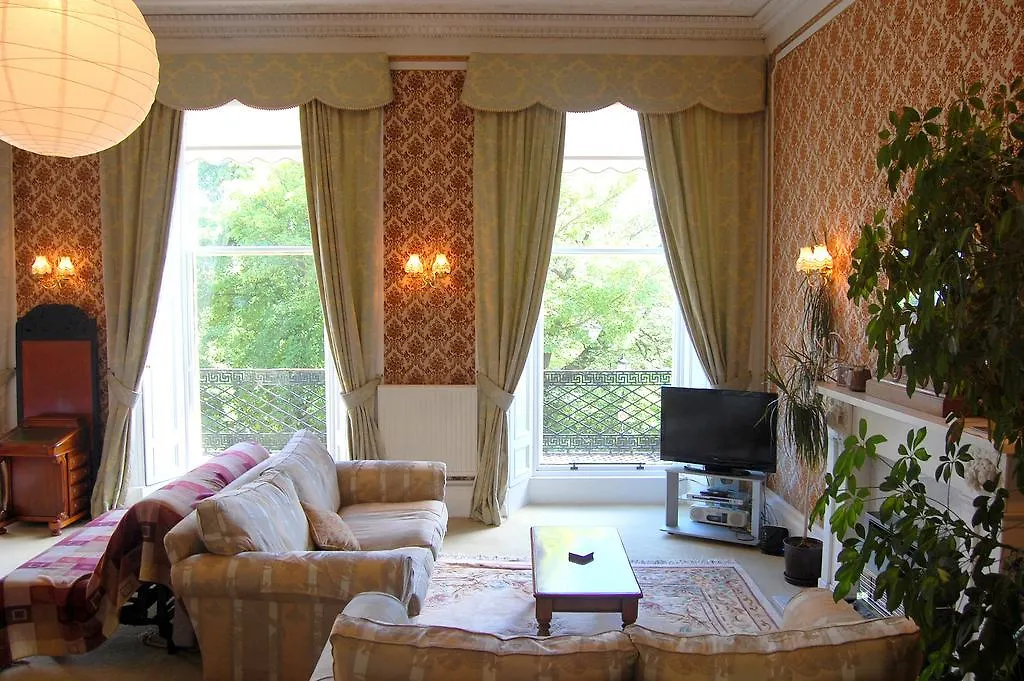 Regent Terrace, Central And Charming, Quiet Apartment Edinburgh